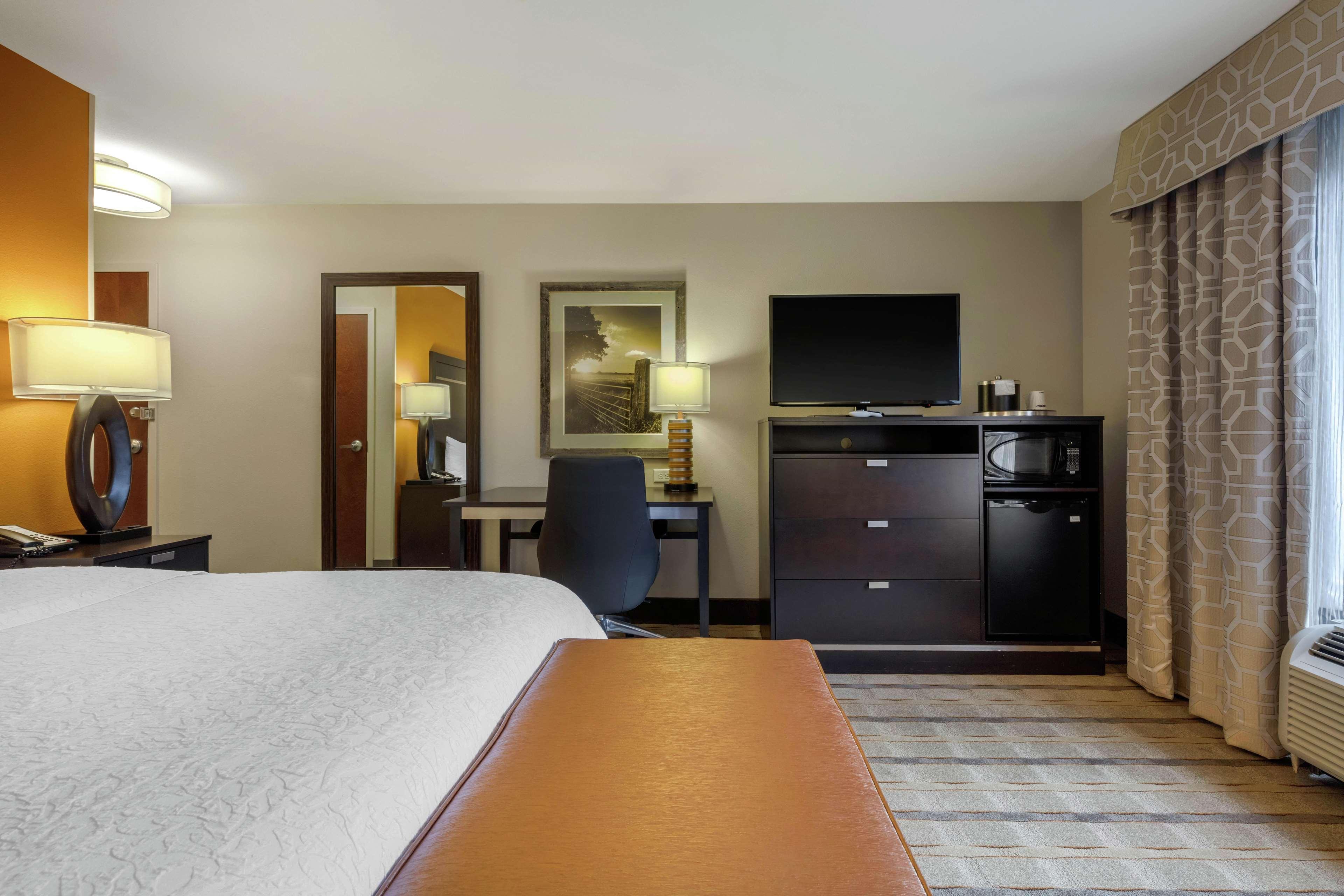 Hampton Inn And Suites Columbus, Ms Екстериор снимка