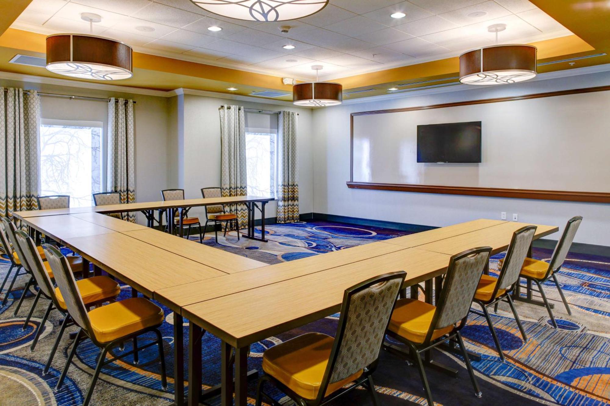 Hampton Inn And Suites Columbus, Ms Екстериор снимка