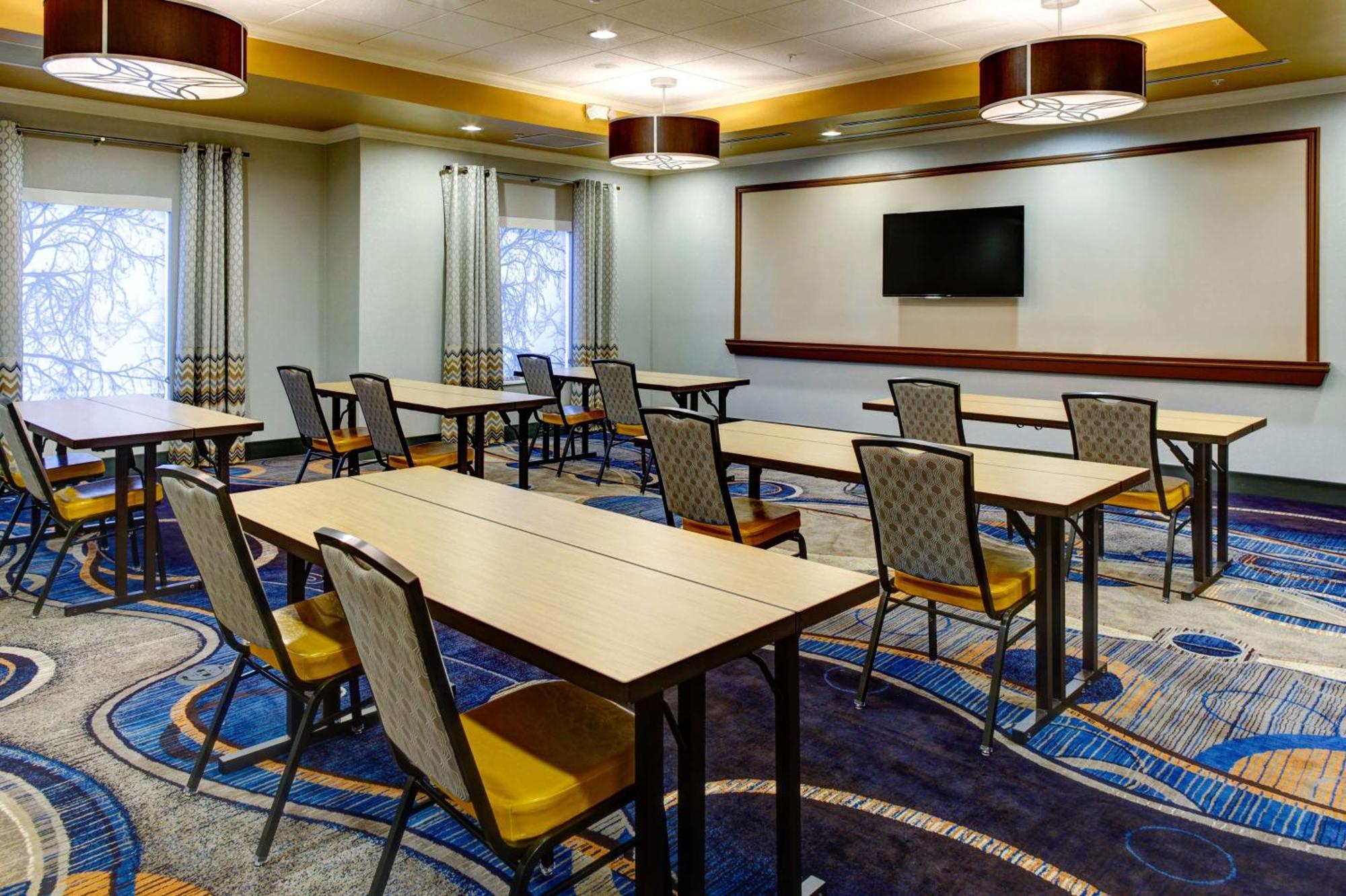 Hampton Inn And Suites Columbus, Ms Екстериор снимка