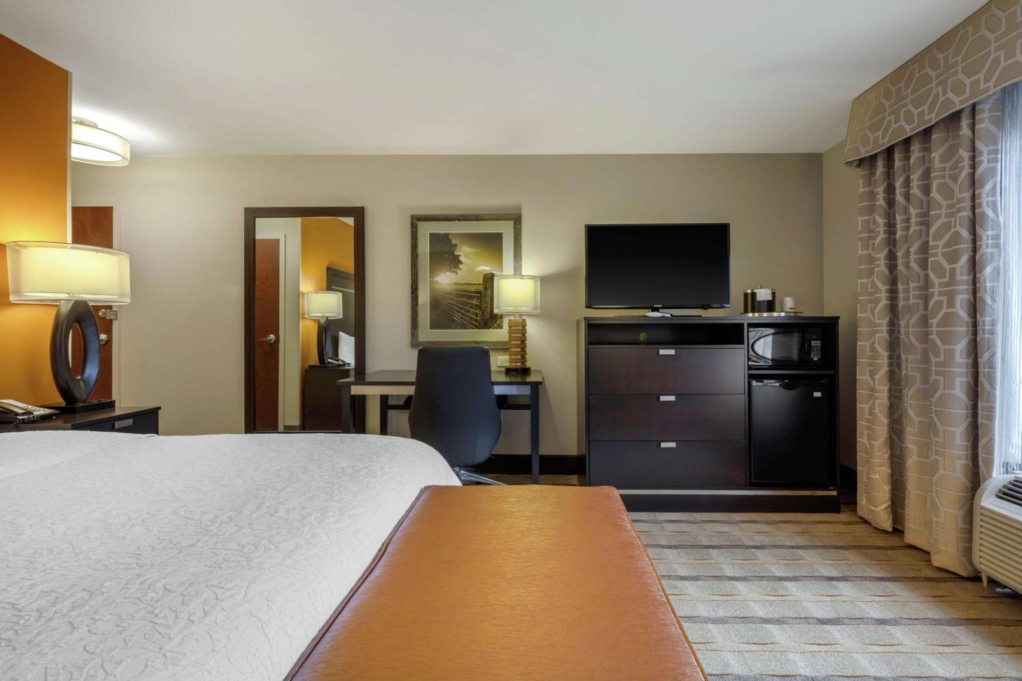 Hampton Inn And Suites Columbus, Ms Екстериор снимка
